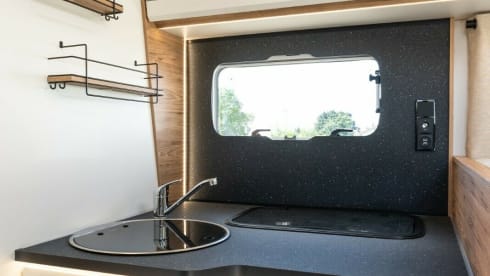 Schiff – Fully equipped luxury vehicle for up to 4 people, permitted total weight 4.4t