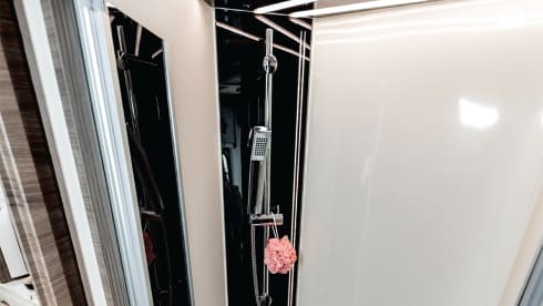 BRANDING – 5p McLouis semi-integrated from 2023