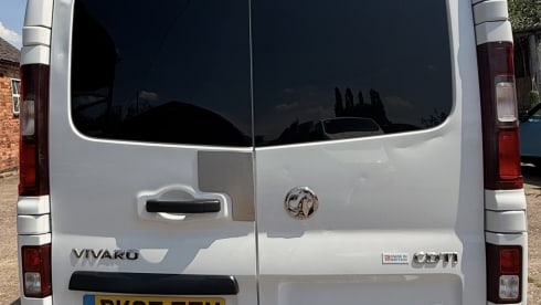 TZM – Campervan Vauxhall Vvaro a 2 posti letto, passo lungo, dal 2026