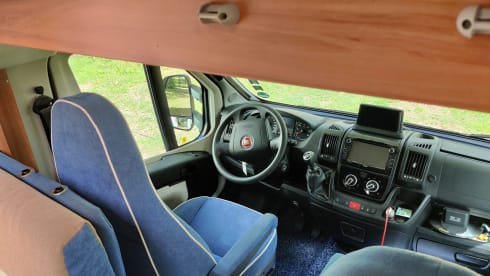 Complete 4-5-6 pers. familiecamper met airco