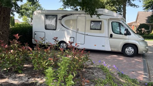 Ixeo IT 720 – 4p Bürstner semi-integrated from 2010