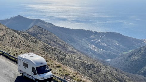 Lukanoir  – Compact, manoeuvrable top-class motorhome perfect for couples