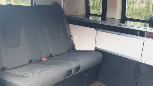 4p Mercedes-Benz camper bus. Euro 6 + automatic