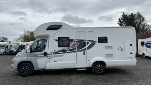 Swifty – Swift semi-integrale camper met 6 slaapplaatsen vanaf 2023