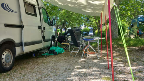 2p Renault camper bus uit 2004 