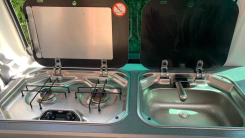 Stanley – 4 berth Volkswagen T5 Bilbo Celex