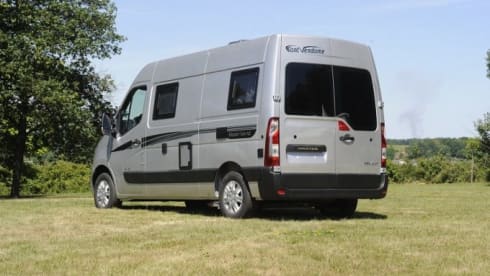 Campie – Campie - Super fun Campervan Renault Master Font Vendome 