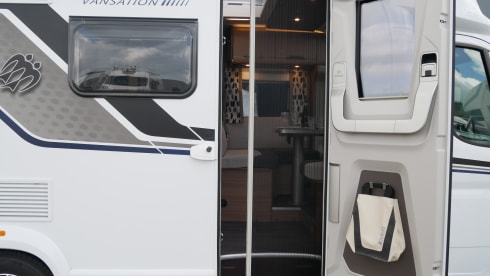 4-person Knaus semi-integrated from 2021