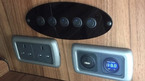 Toffee Apple – Compact Camper for 4