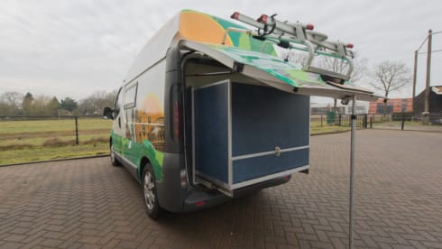 Type 4 – Compact bus camper with a large bed