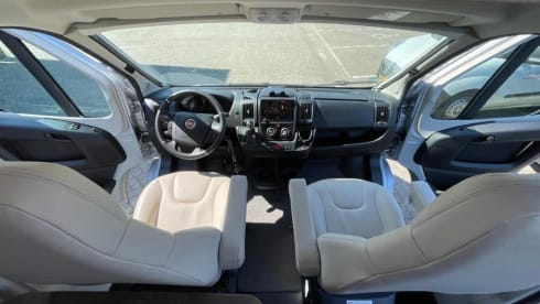 Laika automaat – Laika with Automatic, Super nice and handy bus camper, air conditioning 2022