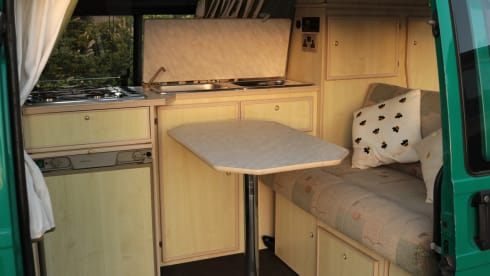 Gunther – VW T4 Hightop Leisuredrive Campervan. Excellent condition 