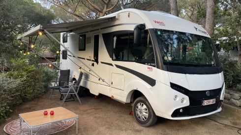 5p integrated family camper with air conditioning!