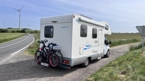 Luxurious neat family camper, 6 seats + belt, fully furnished