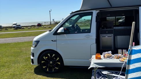 KOJI – 4 berth Volkswagen campervan from 2016