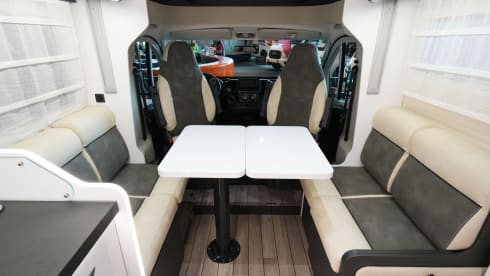 4p McLouis semi-integrated uit 2025