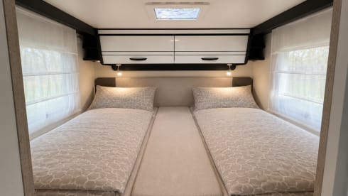 Moderne Ford Camper voor 4 Personen – Compact, Luxe en Avontuurlijk