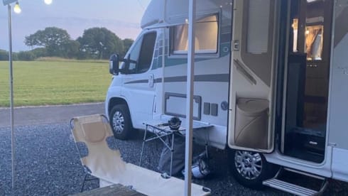 Doris – 2 berth Peugeot boxer Auto-Sleeper.