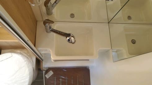 Auto Roller 746 – 2024 Fiat Auto Roller 746 automatic rear lounge 6 berth + 6 seats 