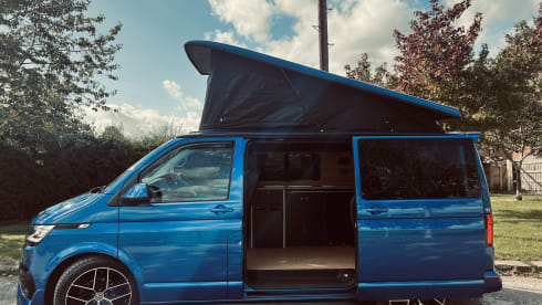 Bluey – 4 berth Volkswagen campervan from 2020
