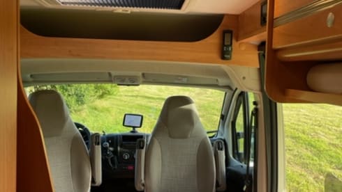 Gouden koets – An almost new Possl 2Win Plus camper from 2020, Euro6 and 141 hp
