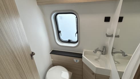 Duchess A – Brand new campervan with TentTop