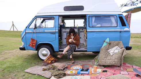 Retro Rentals Henley – 1984 Retro Volkswagen T25 - Little Betty Blue. (Newly Restored)