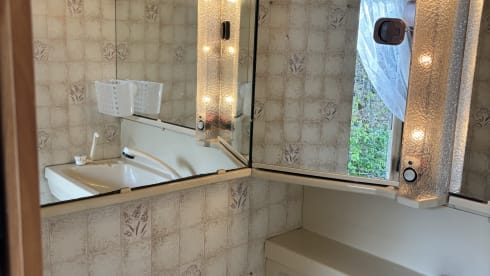 Bella Neske – Camping-car Hymer 4 places intégré de 1989