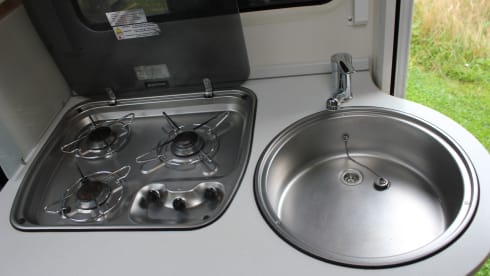 3p Knaus semi-integrated from 2010, Van TI 600 ME, 130 Multijet camper