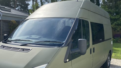 Sparrow's nest – All season Off grid campervan with full length double bed  *Pet friendly*