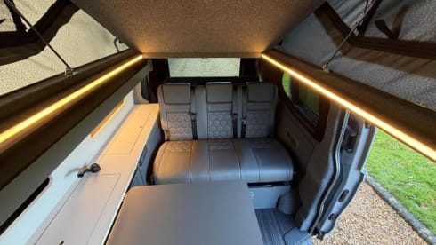 C1 – Volkswagen-Campingbus mit 4 Schlafplätzen ab 2025
