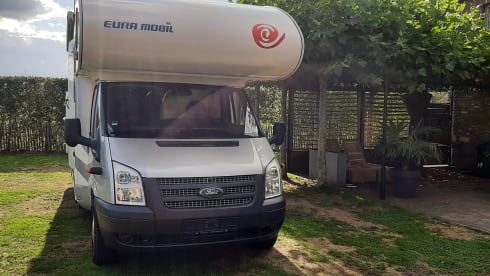Eura Mobil 4p family camper 