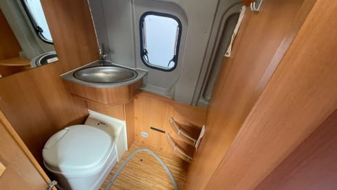Pössl 2 win luxury bus e bike carrier