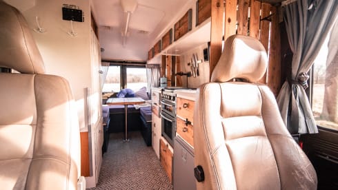 Pablo – Fire brigade bus & sturdy camper for your next adventure