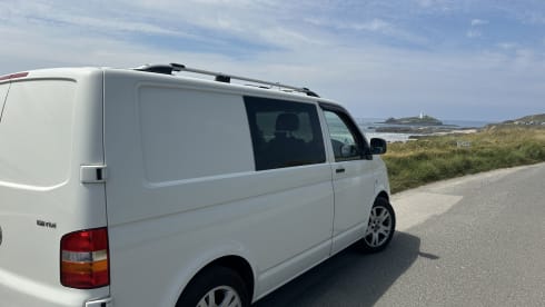 Betsy – Cool 2 berth Volkswagen campervan from 2008