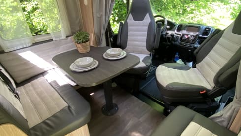 Beautiful 4p Sunlight T68 with single beds and pull-down bed from 2022