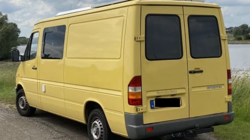 Sunshine – Kingsize bed camper van, recently installed