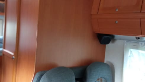 283 – SEA OR MOUNTAIN..LAKE OR CITY OF ART?