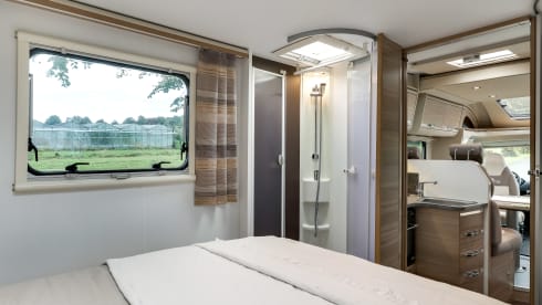 Luxe ruime Adria camper  – Luxurious Spacious Adria camper 
