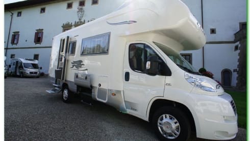 EcoVip Camper – Superluxe ruime familie camper, prachtig italiaans interieur met airco!