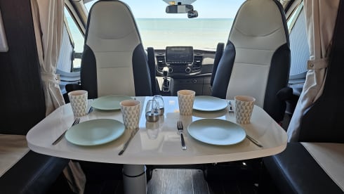 Camper Bolletje – Luxury 4p Roller Team semi-integrated from 2020