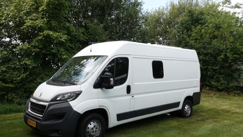 Hopper XL – Peugeot Bozer from 2018. Very complete interior