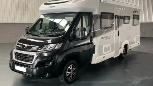 Bigz – Elddis Platinum 196, 6 couchages, 6 sièges avec ceinture 