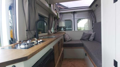 2p Peugeot bus uit 2016