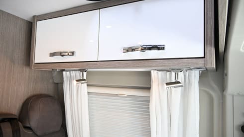 4p Pössl bus uit 2019