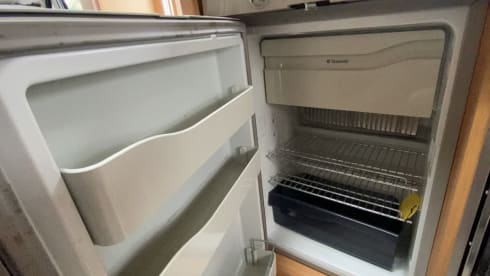 Bertie – compact Knaus motorhome, sleeps 4
