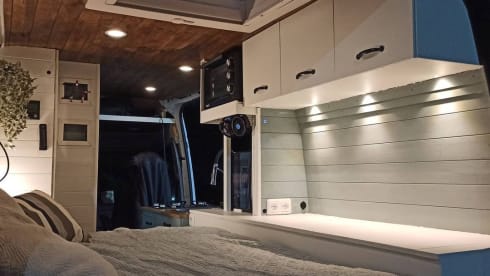 Very complete MB Sprinter 2p off-grid 