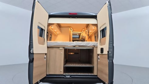 Freedom and enjoyment with our compact Malibu Buscamper (160 HP automatic)