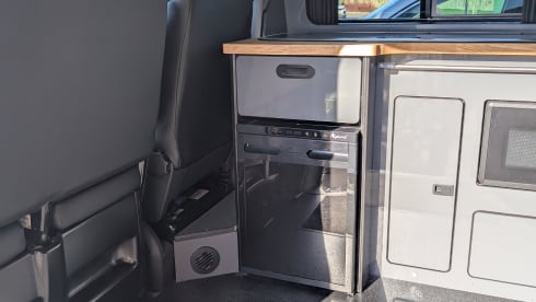 KEVS KAMPER  – 4 berth Volkswagen campervan ( INSURANCE INCLUDED)