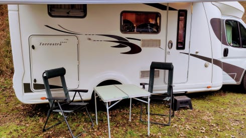 Very comfortable 3 p offgrid camper Eura Mobil